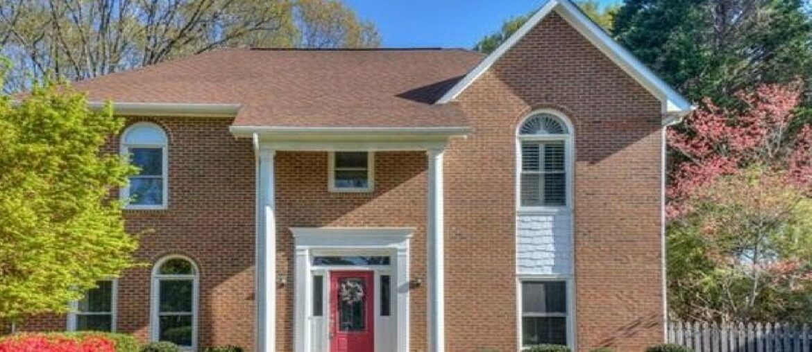 19428 Coachmans Trace, Cornelius, NC Presented by Paul Yancey.