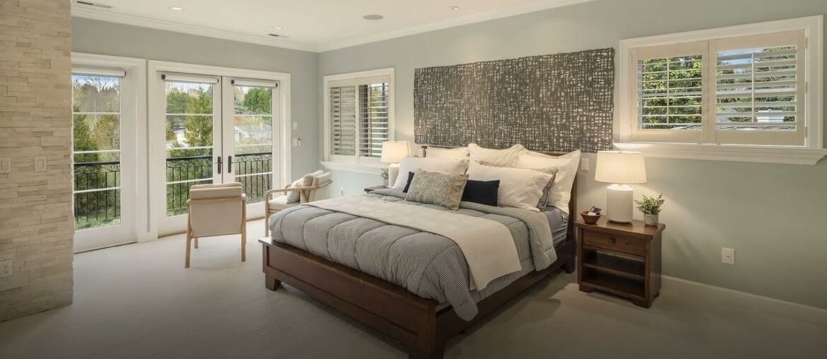 8430 Hunts Point Lane 8430 Hunts Point Lane