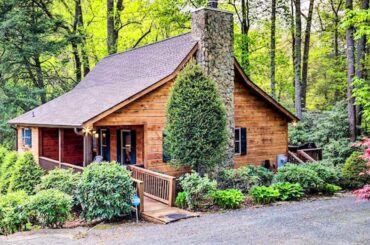 Stunning Gathering Place Cabin' with Deck & Fishing Pond