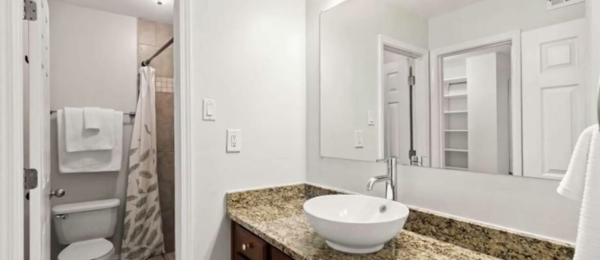 6980 Roswell Road, Unit E1