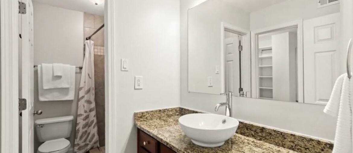 6980 Roswell Road, Unit E1 6980 Roswell Road, Unit E1