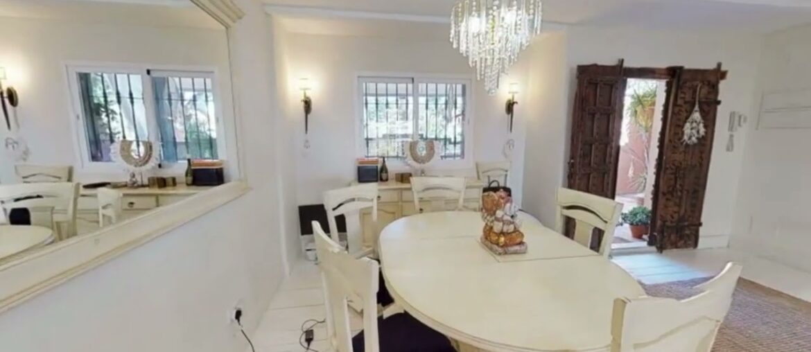 Renovated 2 bedroom south-east facing duplex penthouse in the gated community Jardines de Las Lomas