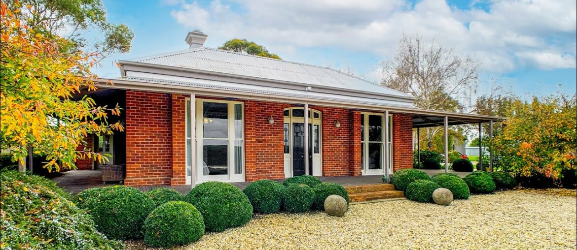 HERITAGE ELEGANCE & CONTEMPORARY COMFORTS  150 Crofts Road Cobains