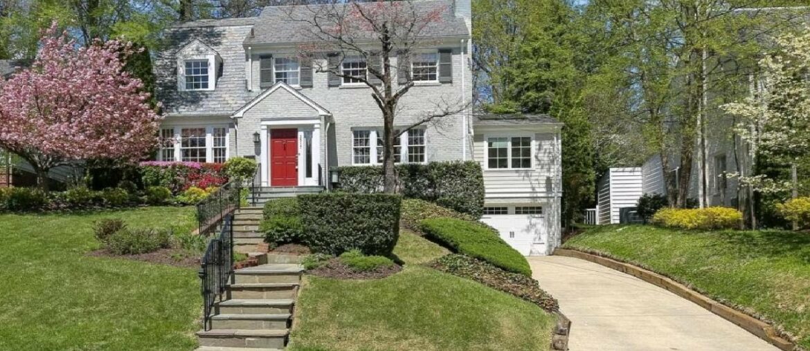 3517 WOODBINE STREET, CHEVY CHASE, MD Presented by Jonathan Lahey. 3517 WOODBINE STREET, CHEVY CHASE, MD Presented by Jonathan Lahey.