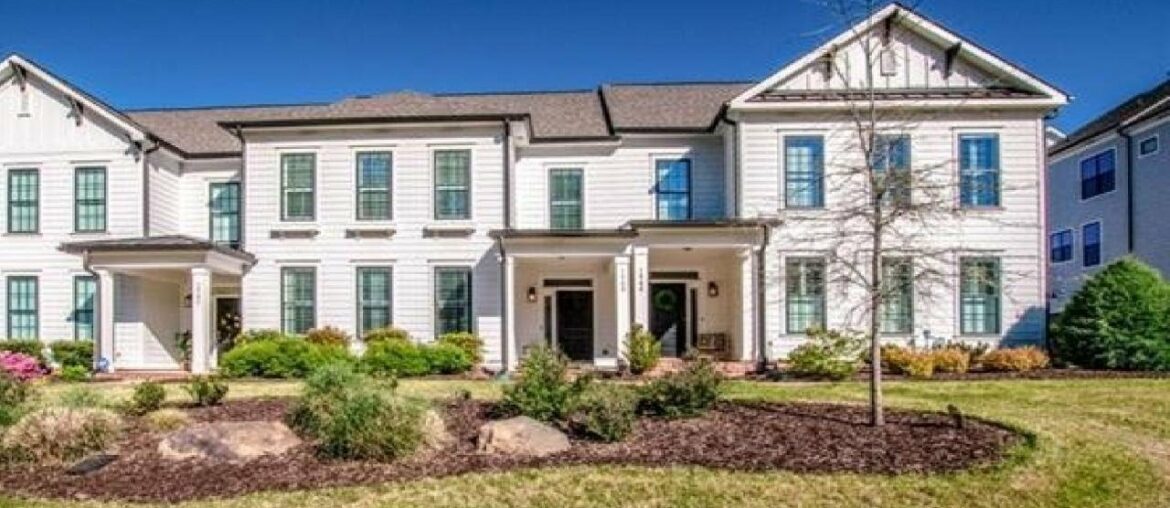 198 Singleton Road, Mooresville, NC Presented by Nikki Robinson.