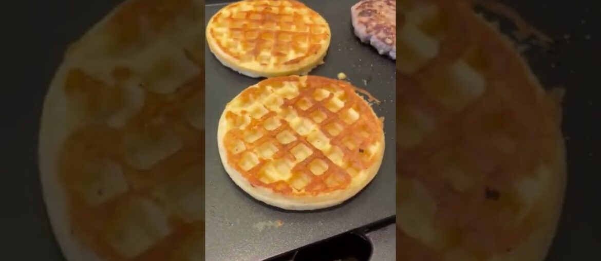 french toast waffle sandwich #waffle #frenchtoast #sandwich #food #shorts