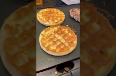 french toast waffle sandwich #waffle #frenchtoast #sandwich #food #shorts