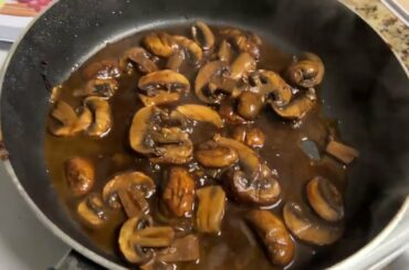 Home Chef Review - Sirloin Steak Red Wine Mushroom Bordelaise