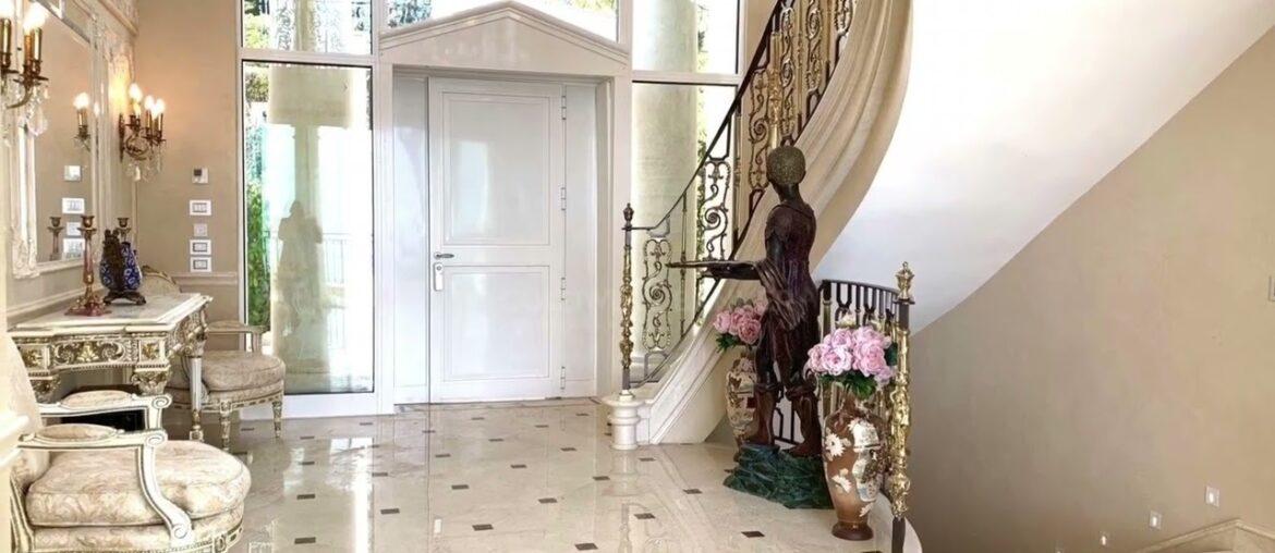 Magnificent Mansion On The Market in Cannes France