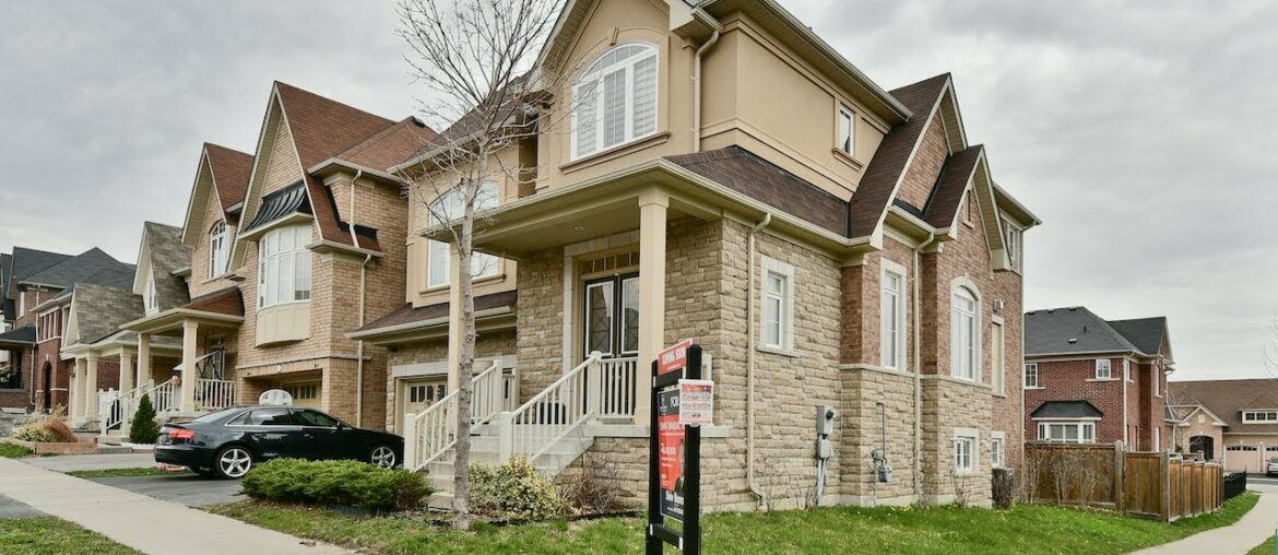 1 Halliday St, Ajax – Open House Video Tour 1 Halliday St, Ajax - Open House Video Tour