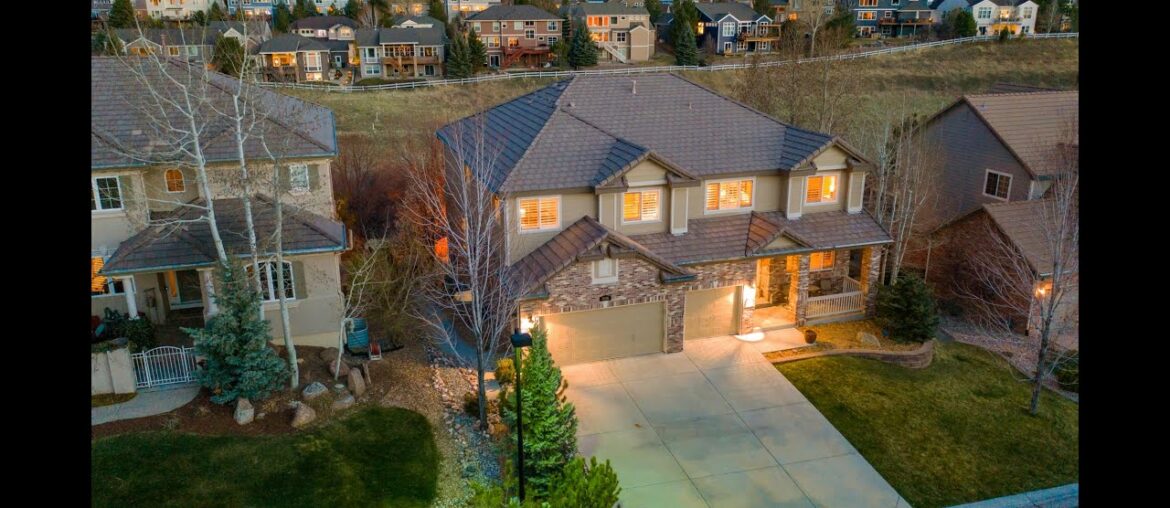 Beautiful 6 Bedroom, 6 Home with Fully Finished Walkout Basement Backing to Open Space in Esperanza! Beautiful 6 Bedroom, 6 Home with Fully Finished Walkout Basement Backing to Open Space in Esperanza!