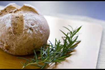 Recipe of wholewheat Rosemary Bread. French campagne style. So healthy!!