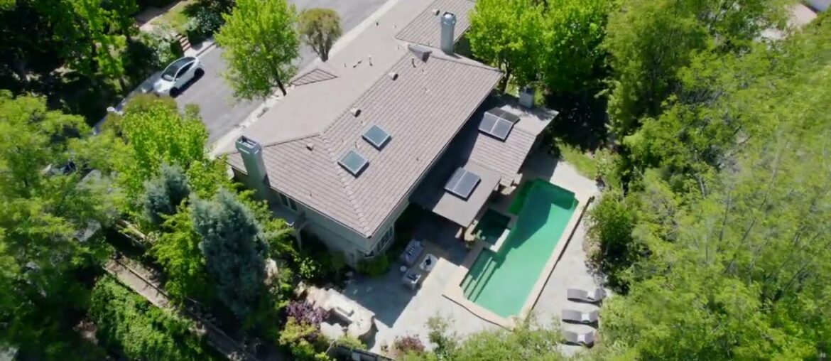 16201 Meadowcrest Road, Sherman Oaks