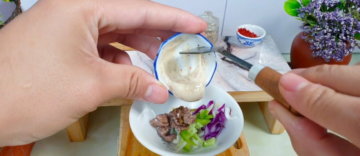 How To Make Miniature Onion Salad With Fried Beef / Easy Miniature French Onion Steak Salad Recipe