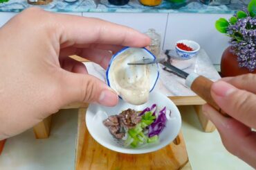 How To Make Miniature Onion Salad With Fried Beef / Easy Miniature French Onion Steak Salad Recipe