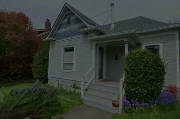 CHARMING, LIGHT-FILLED GREEN LAKE CRAFTSMAN W/ BACKYARD COTTAGE - 2318 N 61st St, Seattle, WA 98103