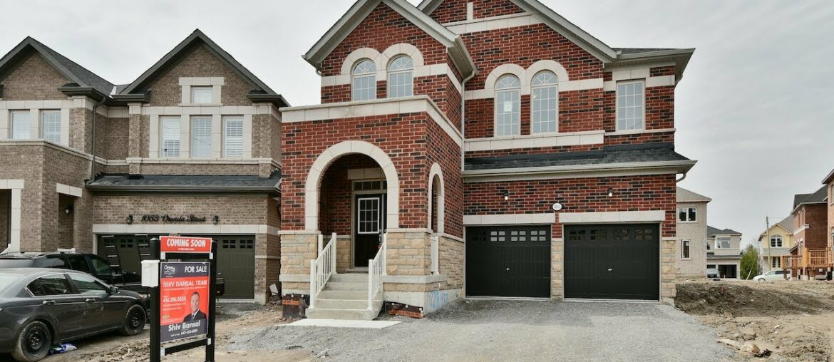 1051 Orenda Street, Pickering – Open House Video Tour 1051 Orenda Street, Pickering - Open House Video Tour