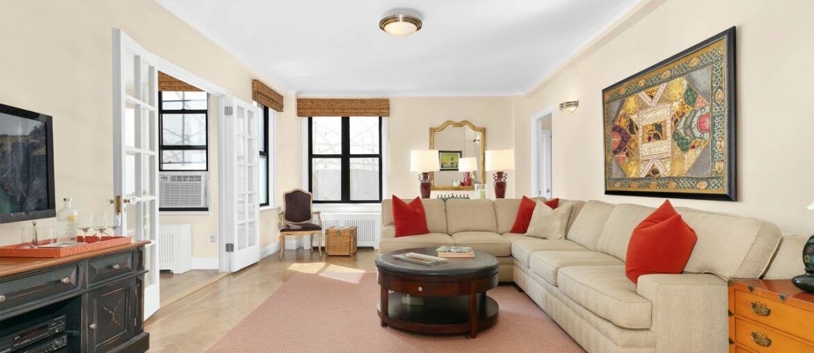 TOURING a UWS Apartment on a Tree-Lined NYC Street | 134 West 93rd Street, #3B | SERHANT. Tour