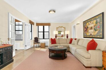 TOURING a UWS Apartment on a Tree-Lined NYC Street | 134 West 93rd Street, #3B | SERHANT. Tour