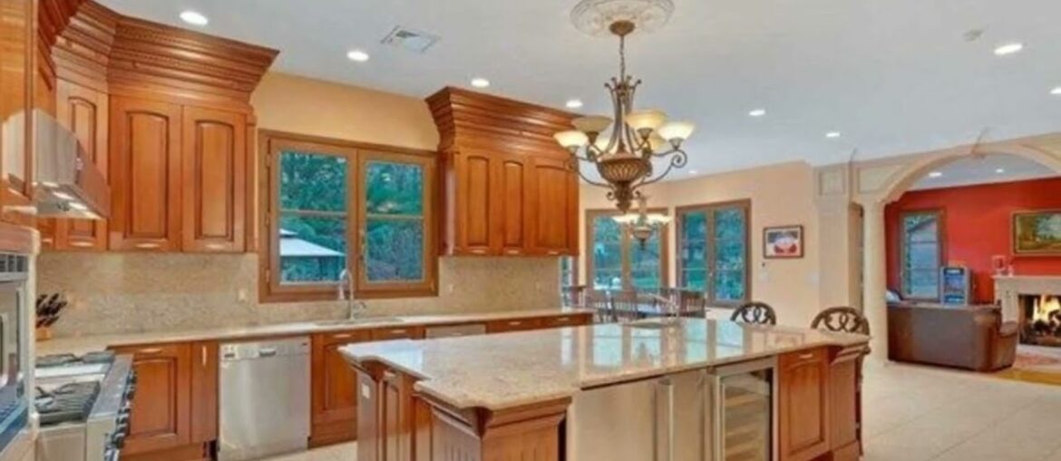 35 Timberline Drive 35 Timberline Drive