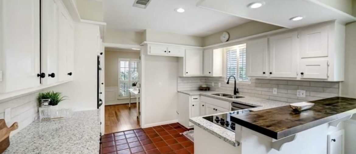 707 Blue Willow Drive Houston, TX 77042 707 Blue Willow Drive Houston, TX 77042