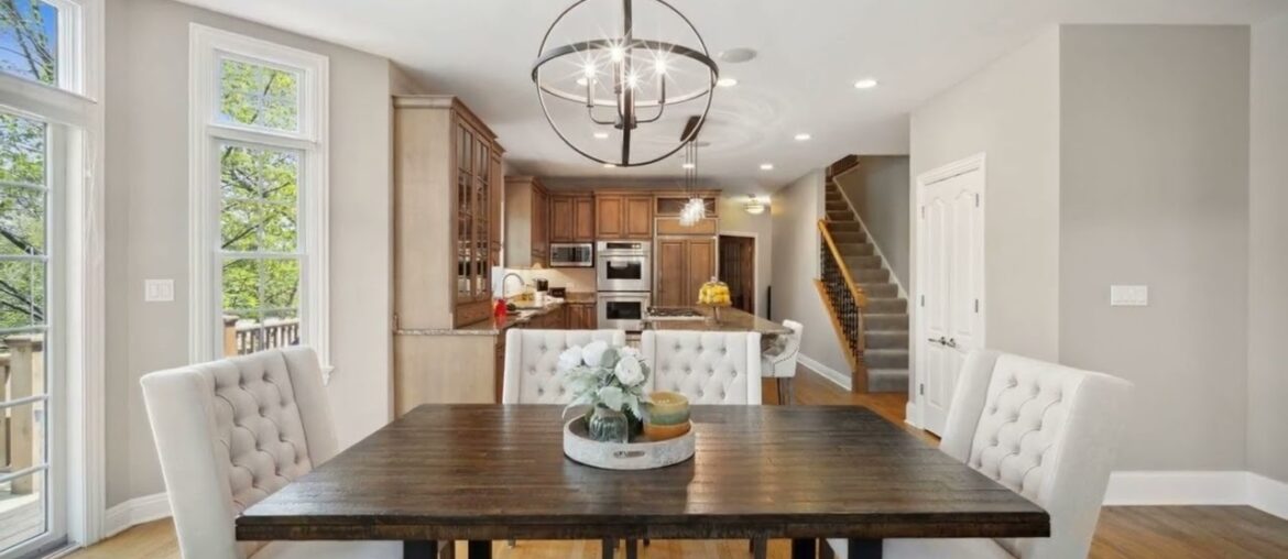 897 Hampstead Court Barrington, IL 60010 897 Hampstead Court Barrington, IL 60010