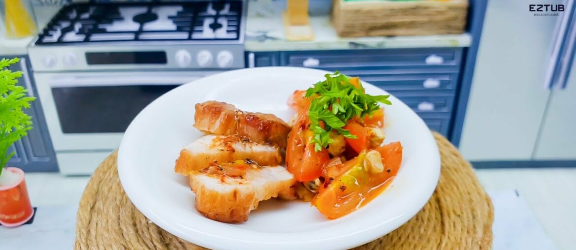 Step by Step Miniature Crispy Fried Pork Belly and Fried Mussels with Tomato Recipe / Mini Food Step by Step Miniature Crispy Fried Pork Belly and Fried Mussels with Tomato Recipe / Mini Food