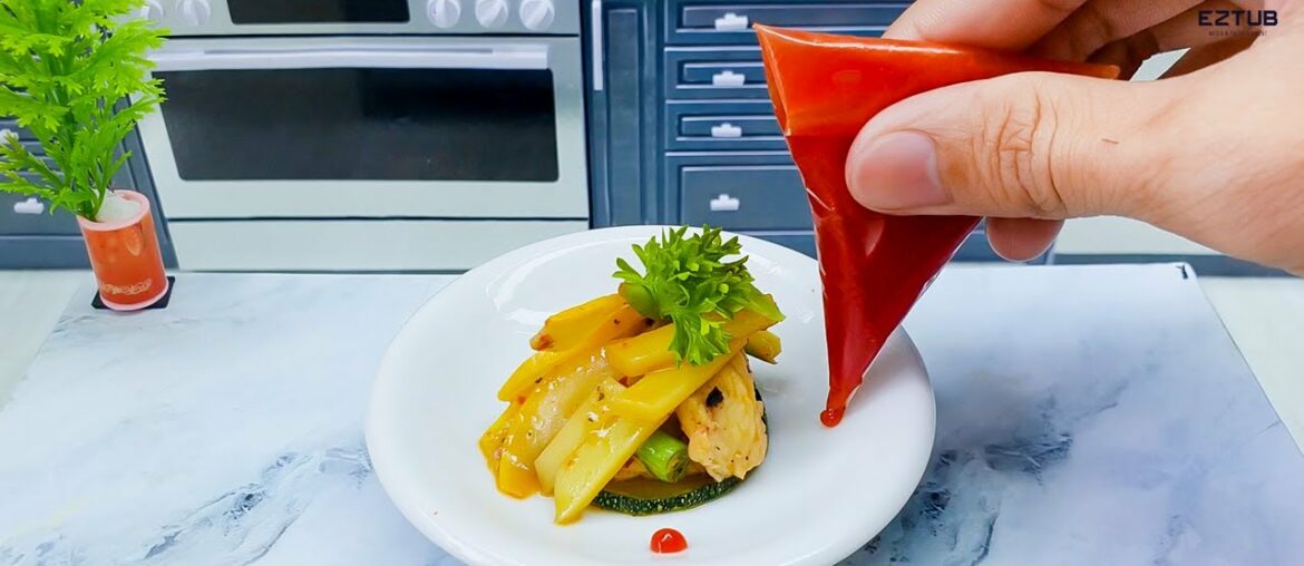 Homemade Miniature Stir Fried Chicken with Zucchini and Beans Recipe / Miniature Food Cooking