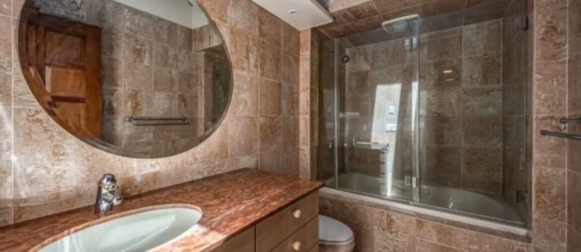 19 Canterbury Court, Mendham, NJ 07945