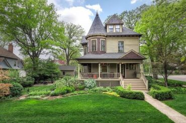 4800 Prince St, Downers Grove, IL 60515 Presented by The Michels Group