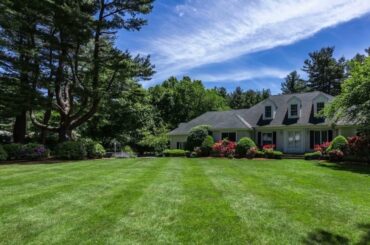 2 Country Club Drive, Lynnfield, MA 01940