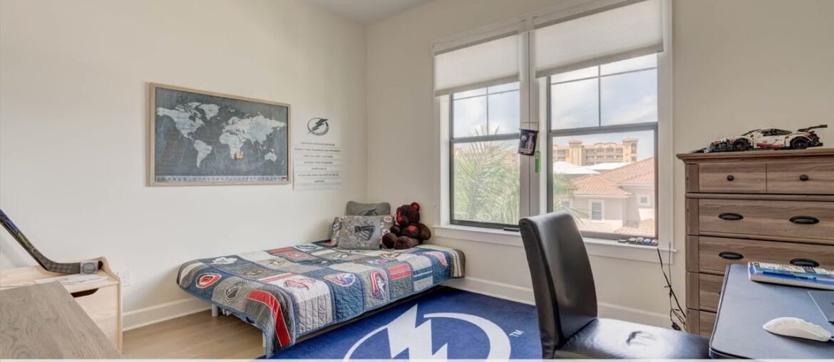 127 Forest Hills Dr, Redington Shores, FL