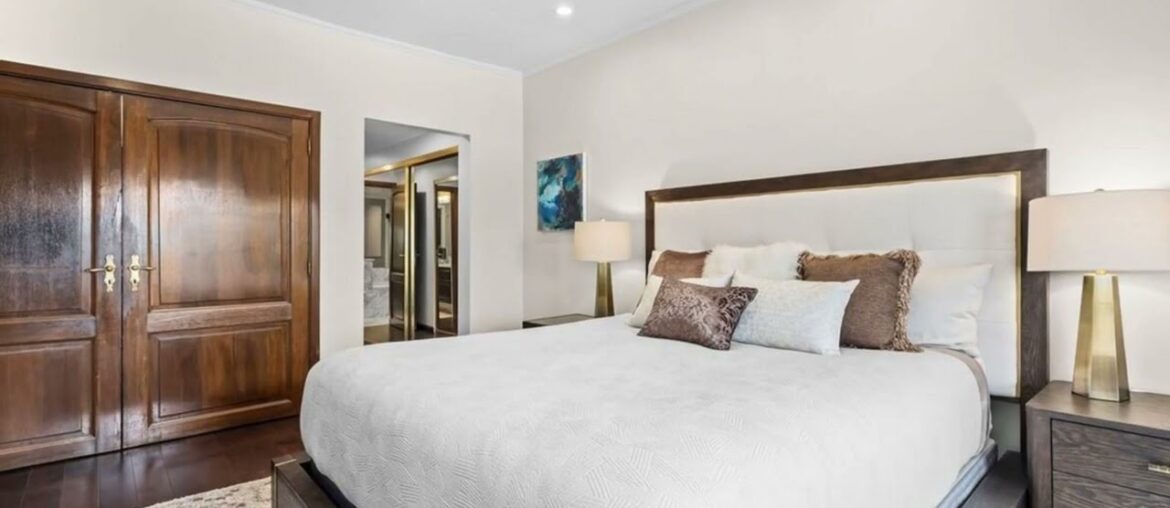 325 South Swall Drive, Unit 504, Los Angeles, CA 90048