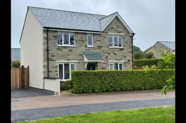 Trevince Road, Carnon Downs - Fantastic 4 bedroom detached house with double garage and conservatory