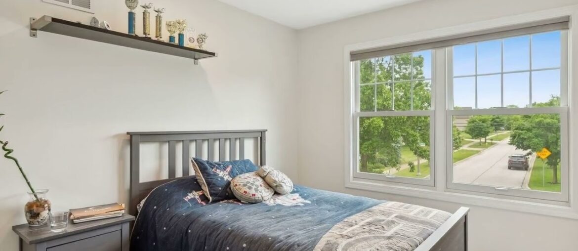 26 East 17th Street, Lombard, IL 60148 26 East 17th Street, Lombard, IL 60148