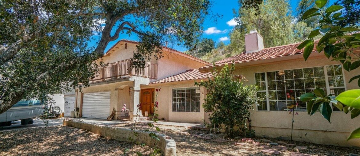 24562 Desert Avenue, Newhall, CA 24562 Desert Avenue, Newhall, CA