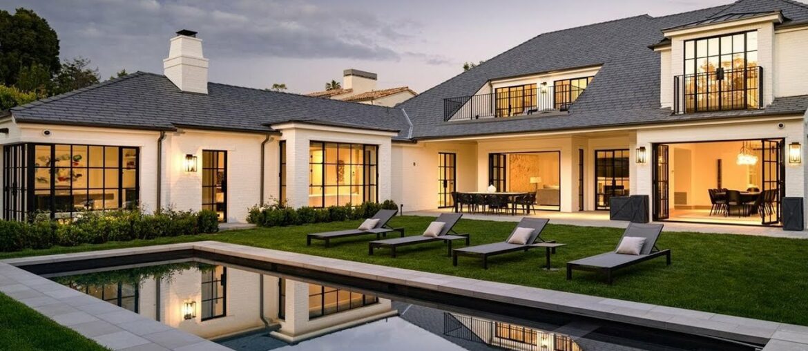 This $23,500,000 Exquisite Traditional Home in Los Angeles offers excellent spaces for entertaining This $23,500,000 Exquisite Traditional Home in Los Angeles offers excellent spaces for entertaining