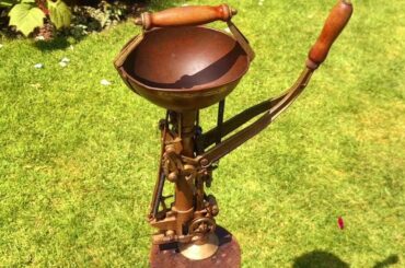 FRENCH BOTTLE CORKING MACHINE (1900) #Antique #Wine #French #Gadgets #Corkscrew #Vintage #Nostalgia