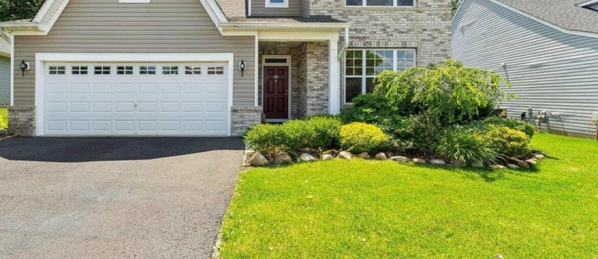 40 Spangenberg Lane, Franklin Twp, NJ Presented by Matthew Tully. 40 Spangenberg Lane, Franklin Twp, NJ Presented by Matthew Tully.