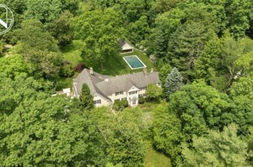 Elegant Colonial Home in Prime Mid-Country Connecticut