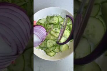 I made this salad without using a knife | FeelGoodFoodie