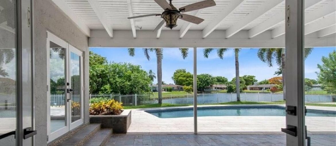 8712 Mahogany Ave, Plantation, FL Presented by Desare Kohn-Laski.