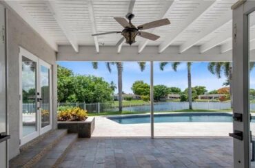 8712 Mahogany Ave, Plantation, FL Presented by Desare Kohn-Laski.