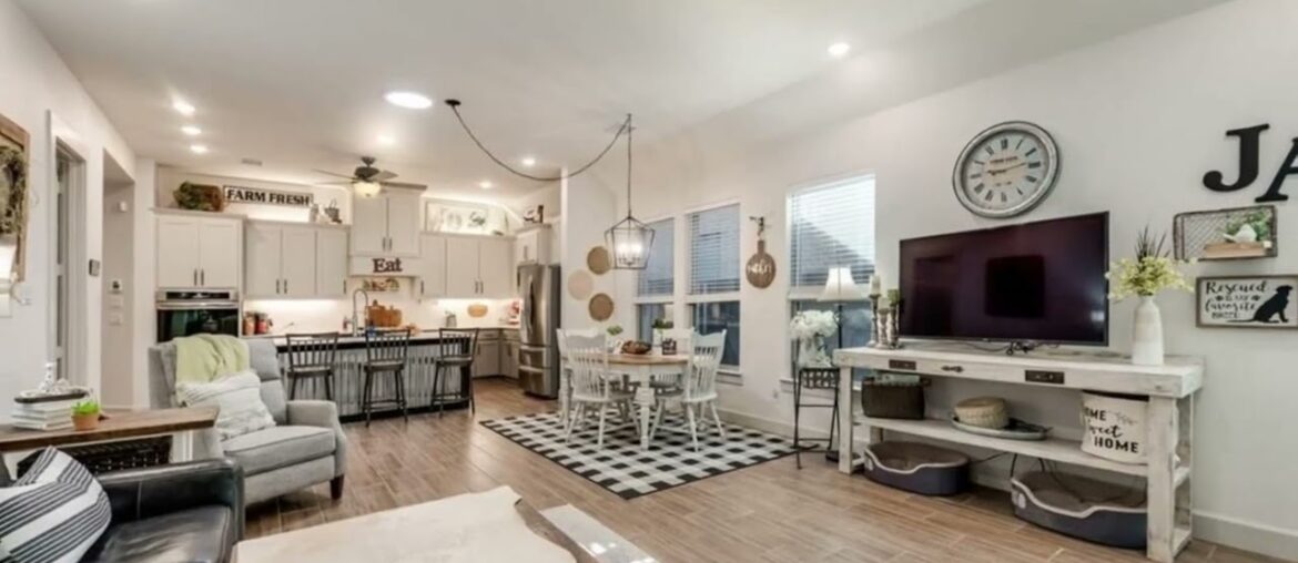 2264 Lobo Lane, Carrollton, TX 75010 2264 Lobo Lane, Carrollton, TX 75010