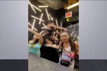 $1.25 for Extra Sauce? Brawl Erupts Over NYC Restaurant French Fry Rule