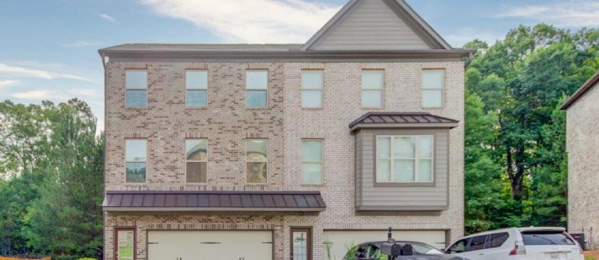 1195 Laurel Valley Court, Buford, GA Presented by Thea Marcacci & Judy Waters All Aces Realty Group.