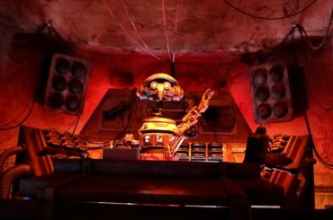 Food And Drinks At Oga’s Cantina And The Sci-Fi Dine-In Theater Restaurant At Hollywood Studios!