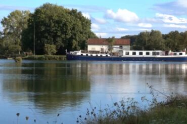 Cruise Southern Burgundy Aboard Luxury Hotel Barge L'Impressionniste