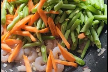 COOKING FRENCH BEANS CARROT WITH PRAWN RECIPE #shorts #Prawn #green beans #carrot #setegry vlog