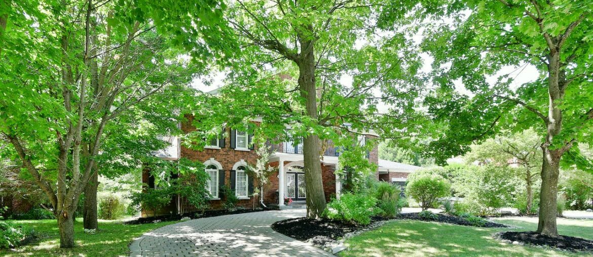 81 Woodview Drive, Pickering – Open House Video Tour 81 Woodview Drive, Pickering - Open House Video Tour